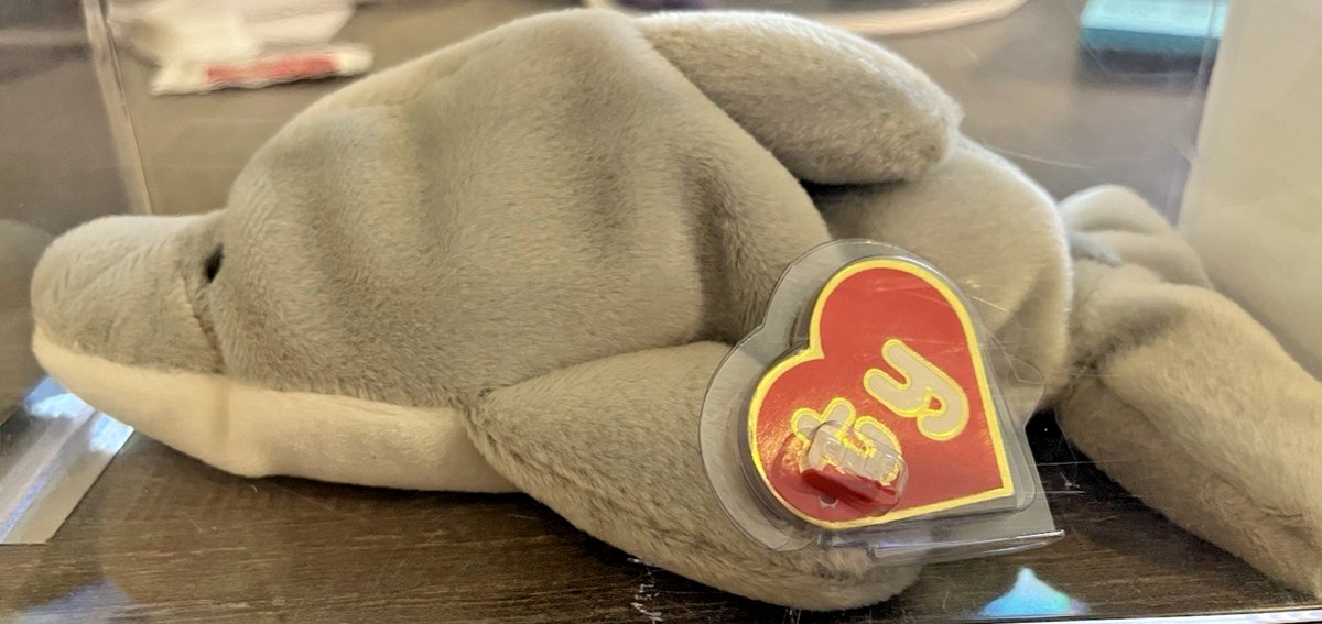 Gray Flash the dolphin Beanie Baby with its first-generation hang tag