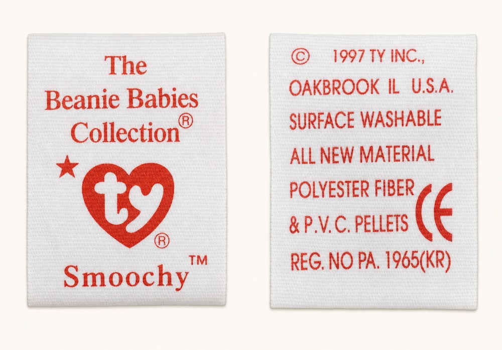 Front and back of a 6th generation tush tag from Smoochy, with the registered mark after Collection and a P.V.C. pellets line on the back.